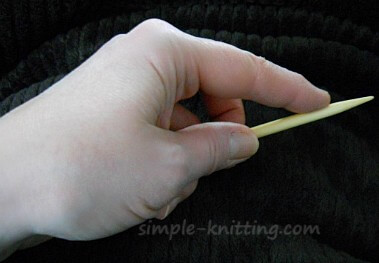 How to hold your knitting needles