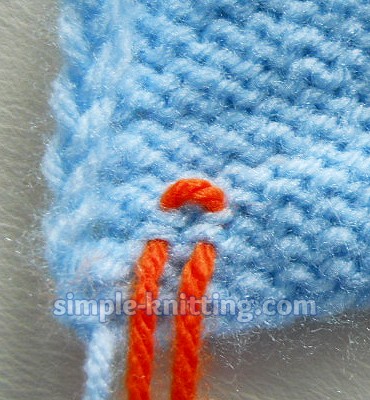 Weaving in ends in knitting